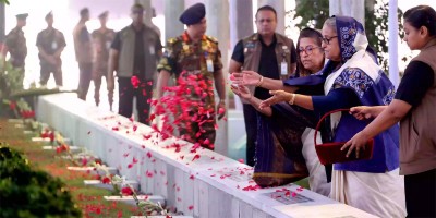 PM pays homage to Russell, other martyred family members