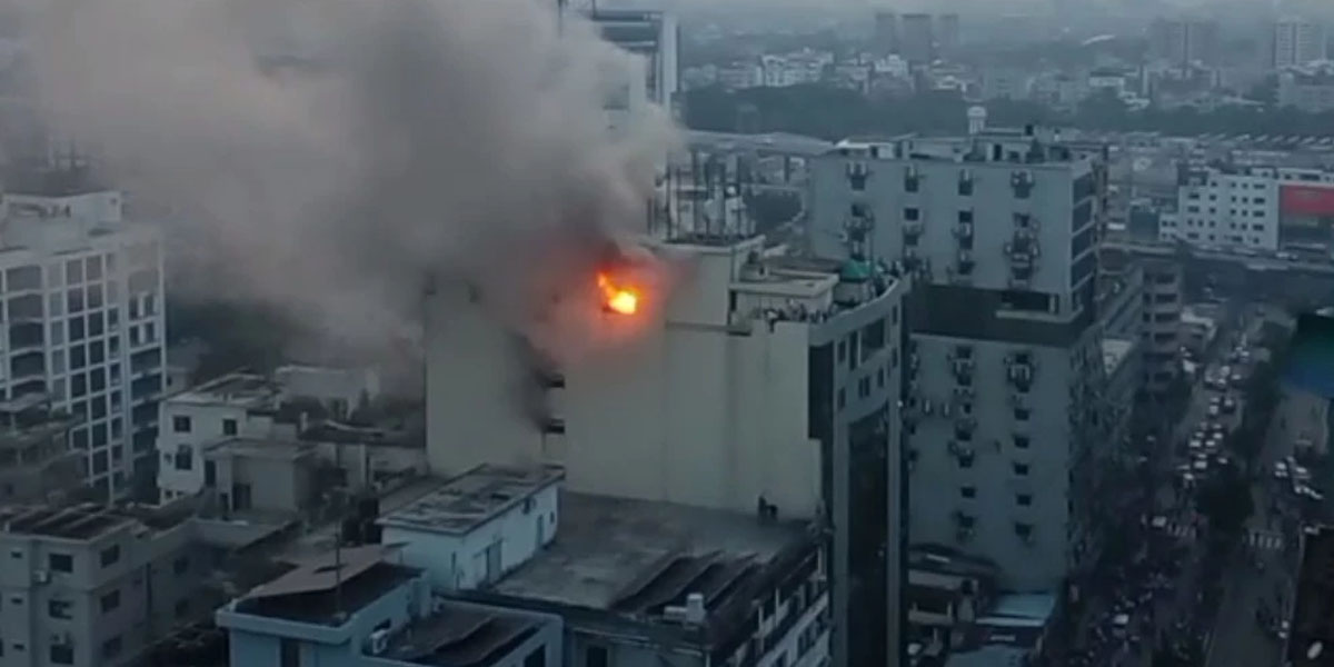 Fire breaks out at Khwaja Tower in capital's Mohakhali