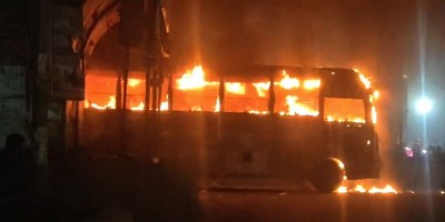 Bus set on fire in Jatrabari, one injured