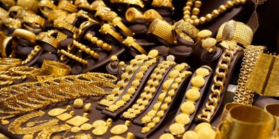 Gold strikes fresh record high as rate cut bets surge