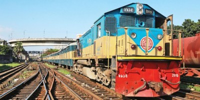 Rail links of Dhaka suspended with rest of the country