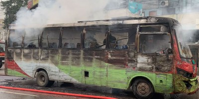 11th blockade: Bus burnt in Dhaka’s Gulistan