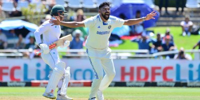 Siraj's 6/15 helps India bowl South Africa out for 55 at lunch on Day 1
