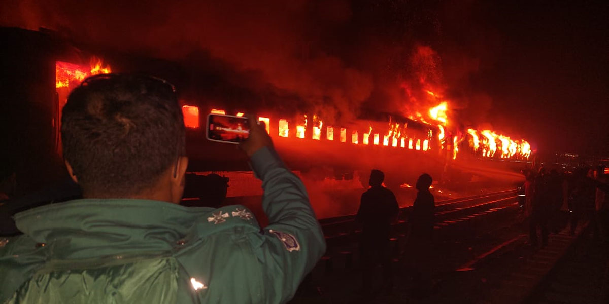 4 killed as Benapole Express train set on fire in Dhaka