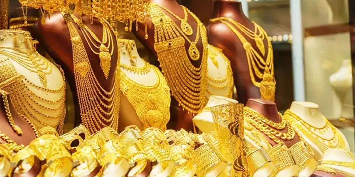 Gold price hits record high in country