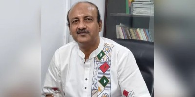 Author Zakir Talukder returns Bangla Academy award