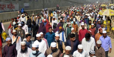 Thousands gather on Turag riverbank for Akheri Munajat, marking Ijtema closure
