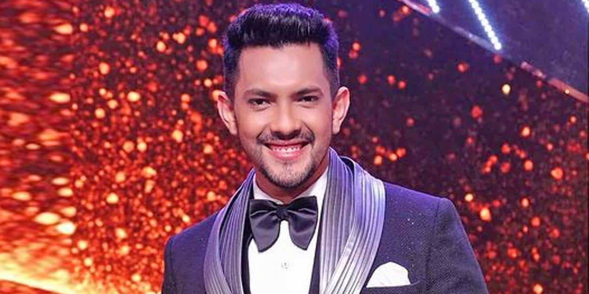 Aditya Narayan snatches fan’s phone and throws it in crowd