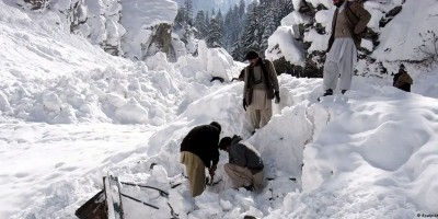 Six killed, 30 trapped in Afghanistan avalanche