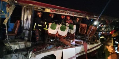4 killed in truck-bus collision on expressway in Shibchar