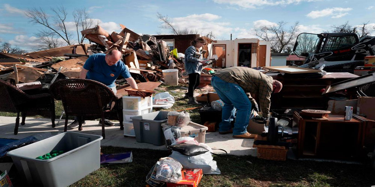 Powerful tornadoes roar through US Midwest, killing 3