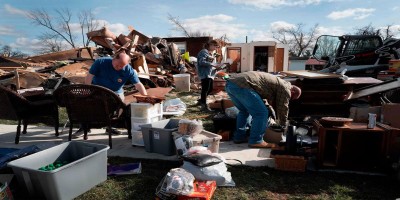 Powerful tornadoes roar through US Midwest, killing 3