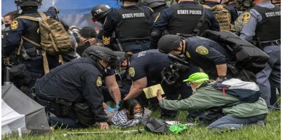 25 arrested at University of Virginia after police clash with pro-Palestinian protesters