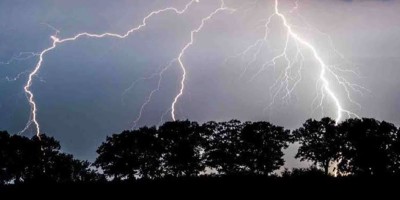 21 students injured as lightning strikes Faridpur madrasah