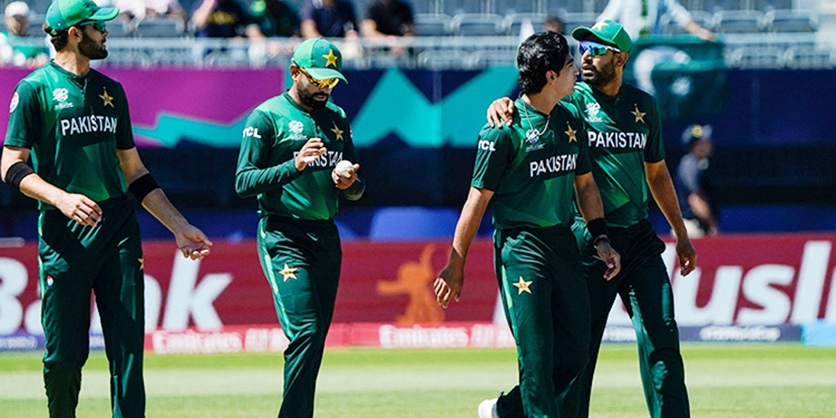 Pakistan bowl first in do-or-die clash