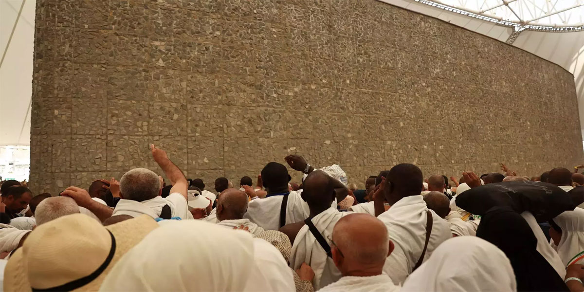 Hajj pilgrims 'stone the devil' as Muslims mark Eid-ul-Adha