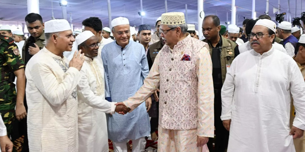 President attends Eid-ul-Azha prayers at National Eidgah
