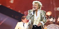 Rod Stewart booed at German concert for Ukraine support