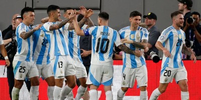 Argentina edge Chile 1-0 to seal Copa America quarter-final place