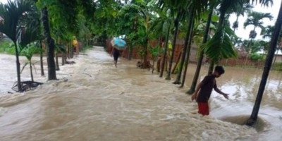Torrential rainfall strands 300 tourists in Rangamati, Sajek-Khagrachhari road flooded