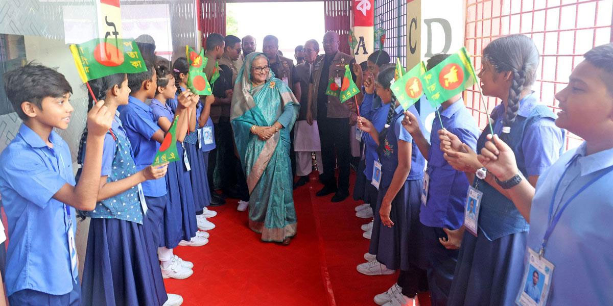 Be prepared for going to moon: PM to children