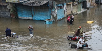 Rains lash India, Pakistan, thousands evacuated