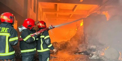 Fire breaks out at tissue warehouse in Narayanganj