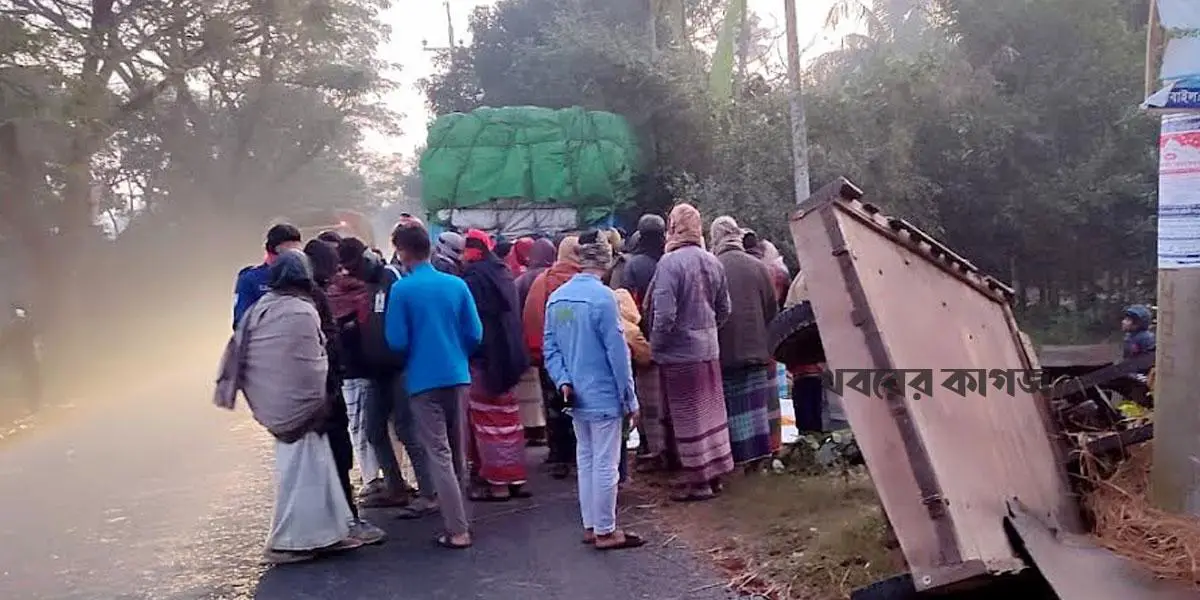 Three killed in Pabna road crash