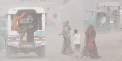 Dhaka's air ‘very unhealthy’ this morning