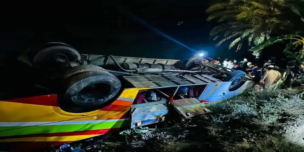Wedding party bus plunges into Faridpur ditch; 30 hurt