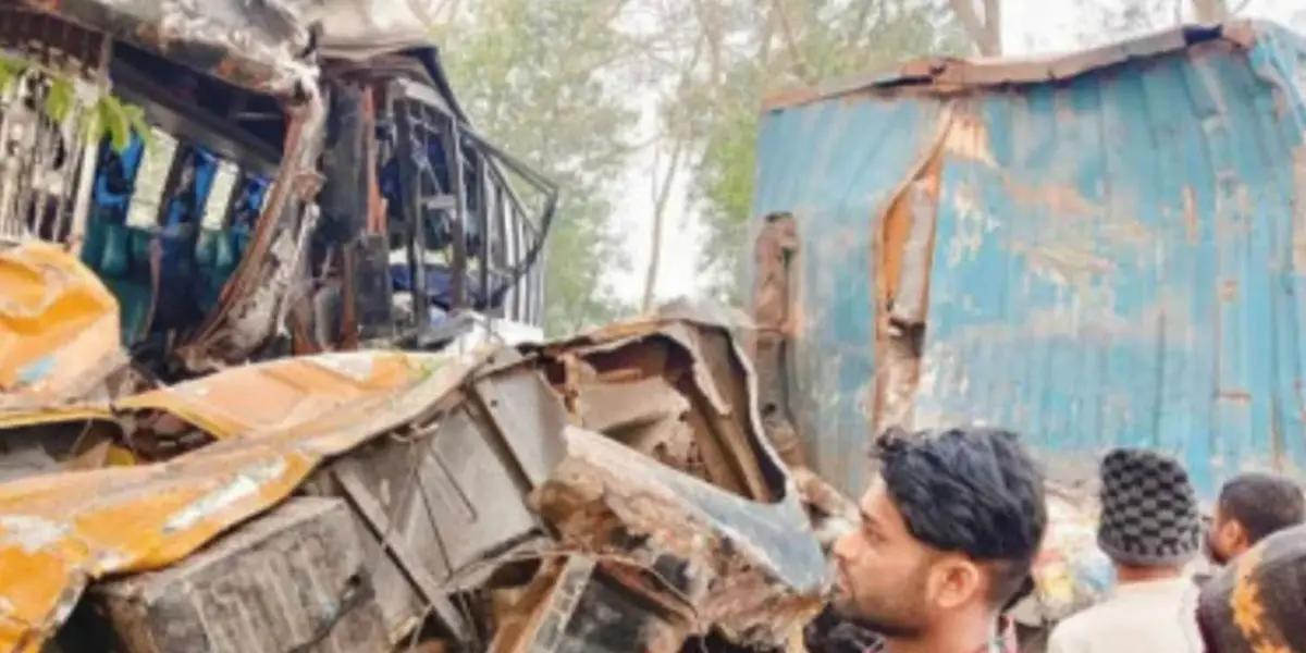 One killed, 15 injured in bus-covered van collision in Gopalganj