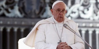 Hospitalised Pope calls for peace, 'truth' in conflicts
