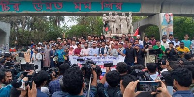 Dhaka University students demand ban on Awami League