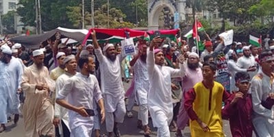 Thousands stream into Suhrawardy Udyan in solidarity with Palestine