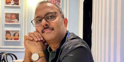 Writer Smaranjit Chakraborty bags Ananda Puraskar