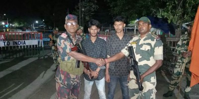 2 Bangladeshis return home after being picked up by BSF from Lalmomirhat border