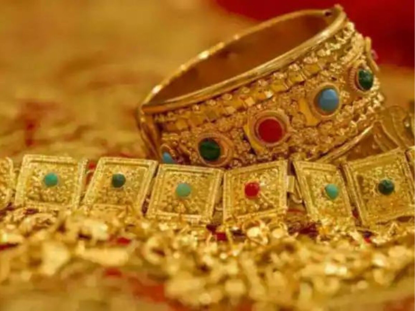 Gold price goes up  by Tk 2,415 per bhori ahead of Eid
