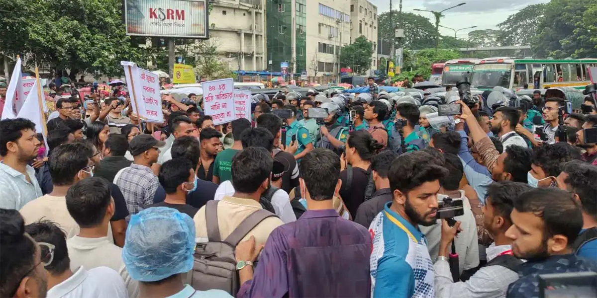 Job seekers block Shahbagh demanding 'PSC reform'