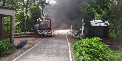 Police vehicle torched in Gopalganj; several cops injured