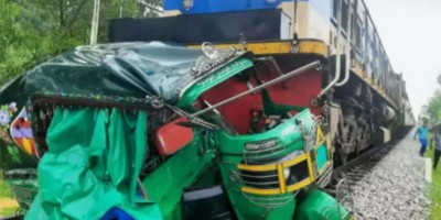 Four killed as train hits auto-rickshaw in Cox's Bazar