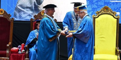 Prof Yunus receives honorary doctorate degree from UKM