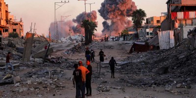 Israel begins Gaza pullback, thousands of Palestinians head home