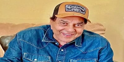 Legendary Bollywood actor Dharmendra passes away
