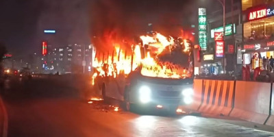 Bus set on fire in Dholaipar