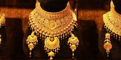 Gold price drops by Tk 2,216 per bhori