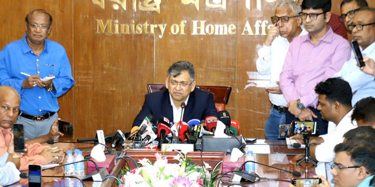 Police to get back old uniform: Home Minister