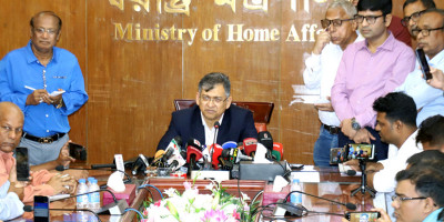 Police to get back old uniform: Home Minister