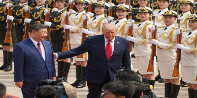 Trump calls Xi great leader as they kick off two days of talks