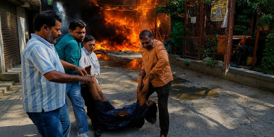 Delhi hotel fire kills at least 21: police