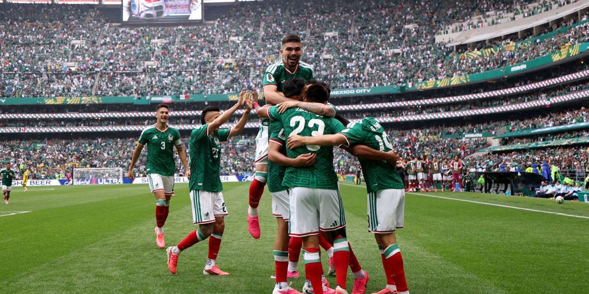 Mexico start World Cup in style, beat South Africa 2-0